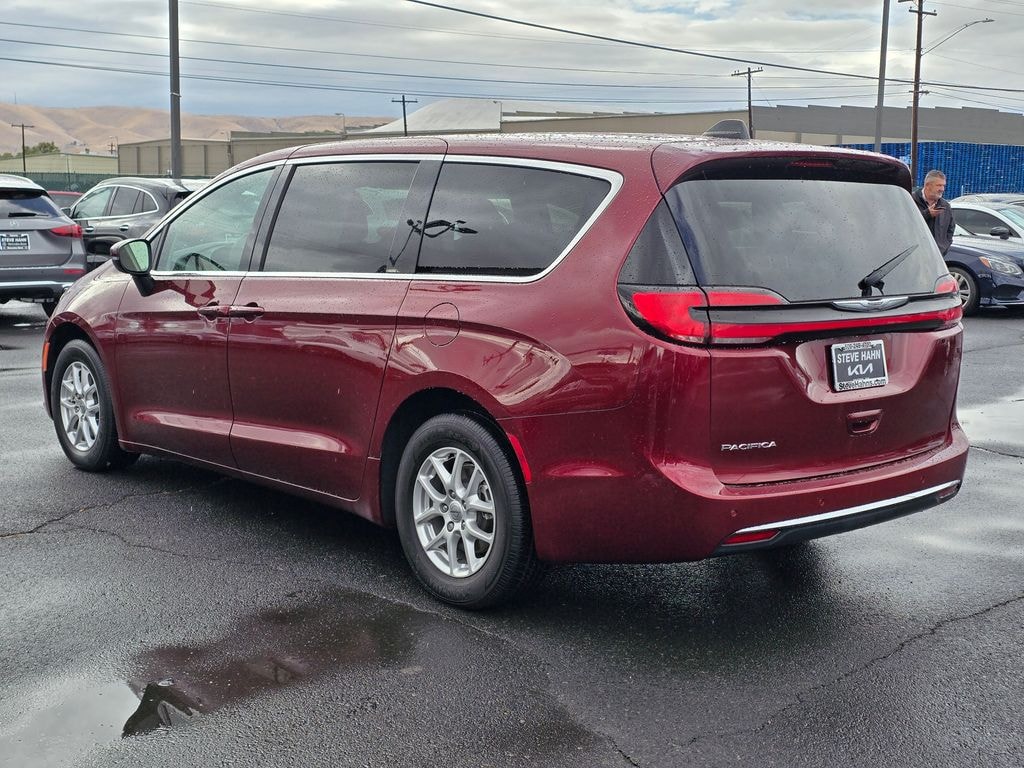Used 2023 Chrysler Pacifica Touring L Minivan/Van