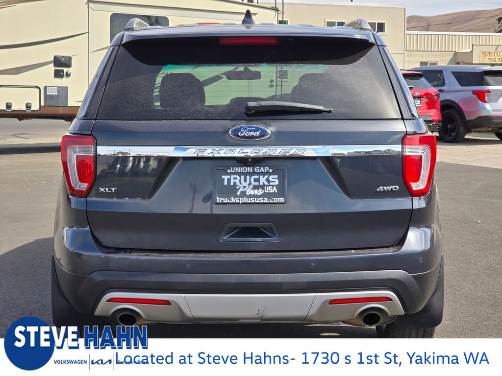 2017 Ford Explorer XLT photo 4