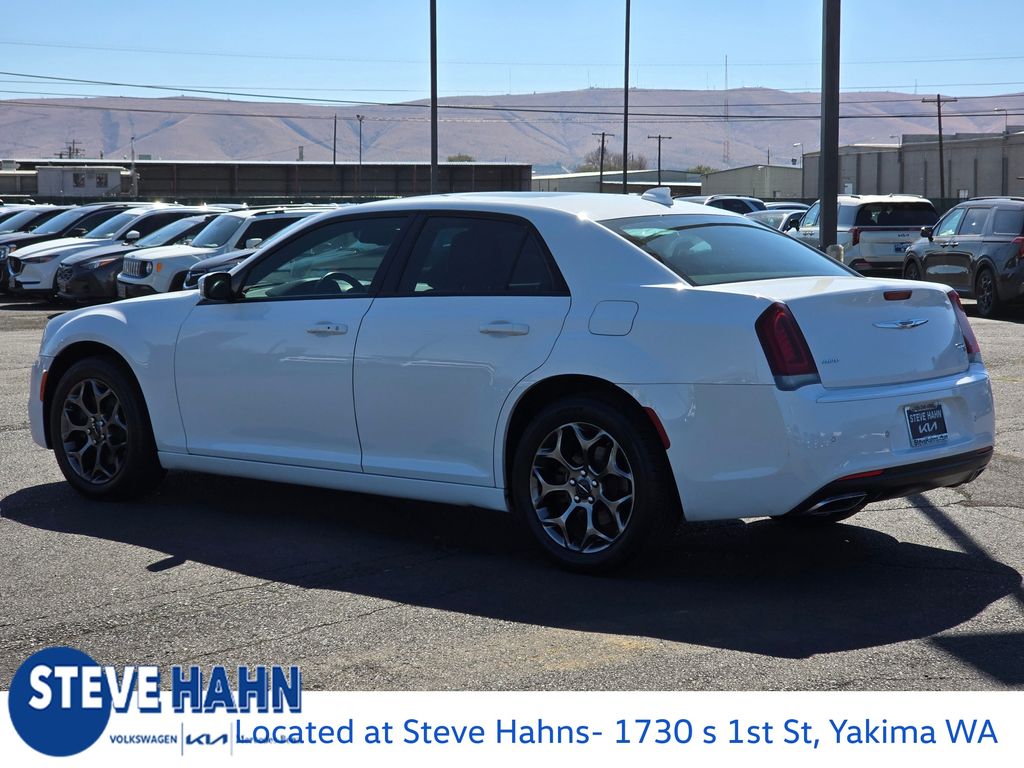 2015 Chrysler 300 S photo 3
