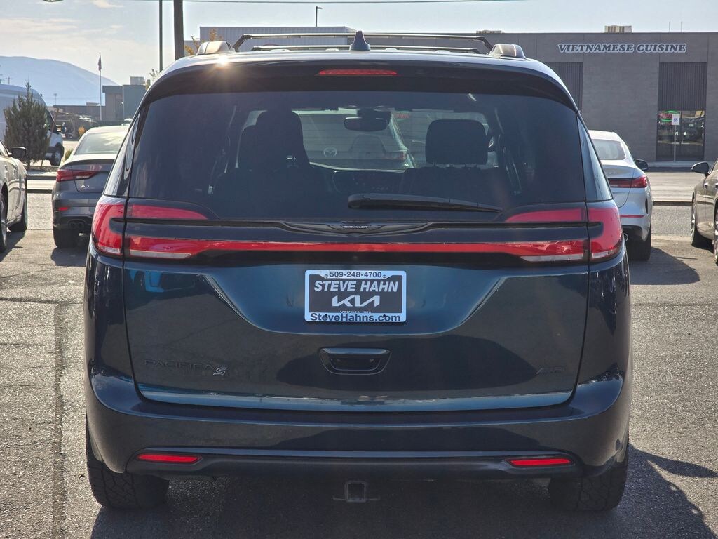 Used 2022 Chrysler Pacifica Touring Minivan/Van