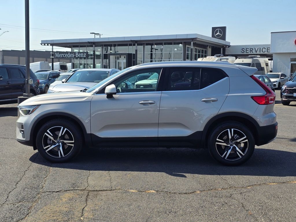 Used 2023 Volvo XC40 B5 Plus Bright Theme SUV