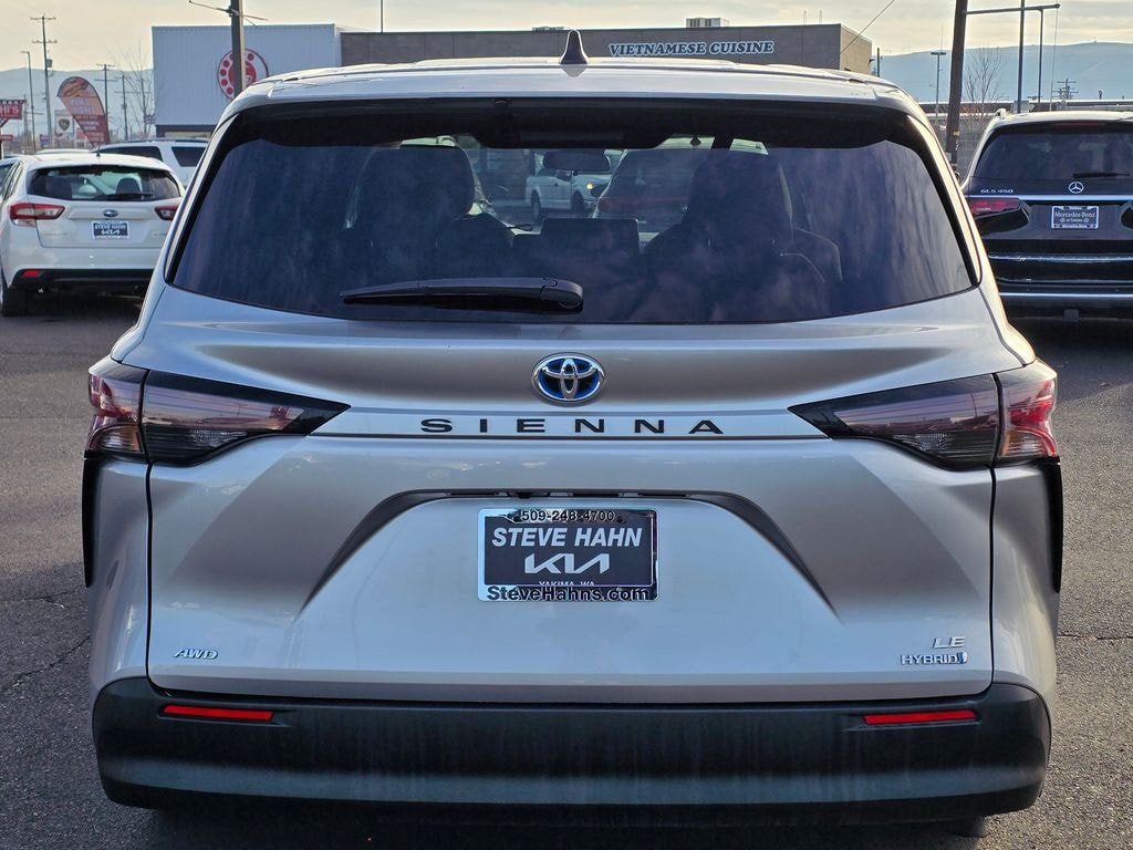 Used 2023 Toyota Sienna LE Minivan/Van