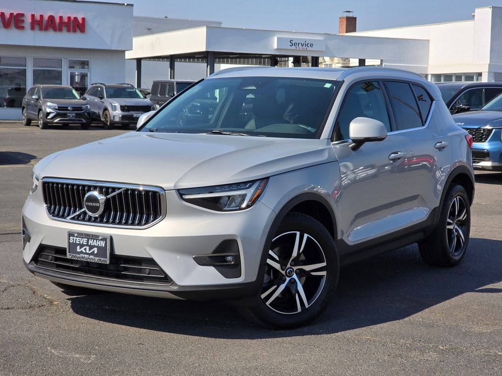 Used 2023 Volvo XC40 B5 Plus Bright Theme SUV