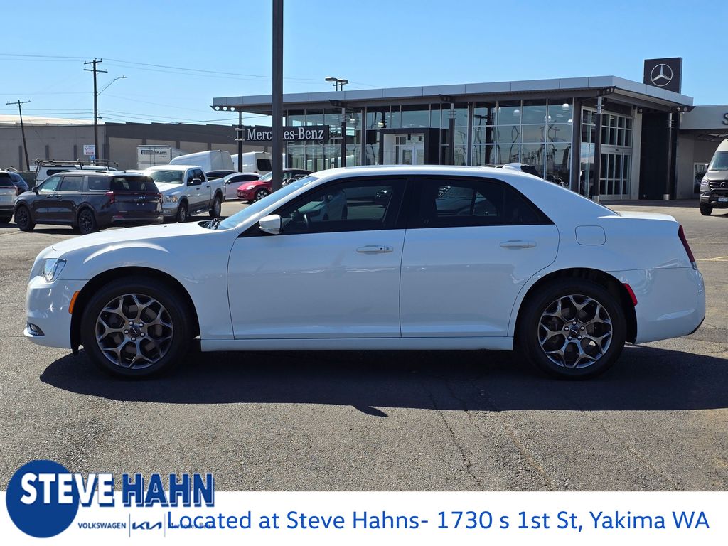 2015 Chrysler 300 S photo 2