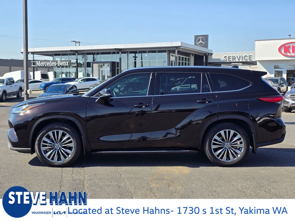 2020 Toyota Highlander Platinum photo 2