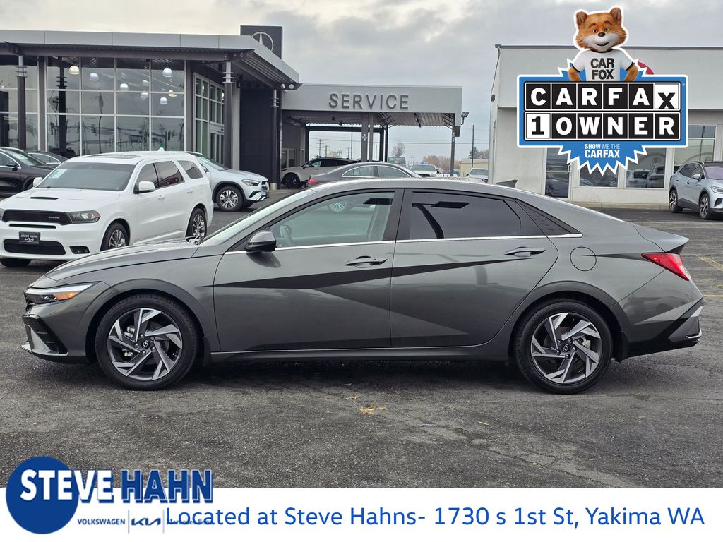 2024 Hyundai Elantra SEL Convenience photo 2