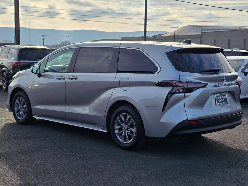 Used 2023 Toyota Sienna LE Minivan/Van