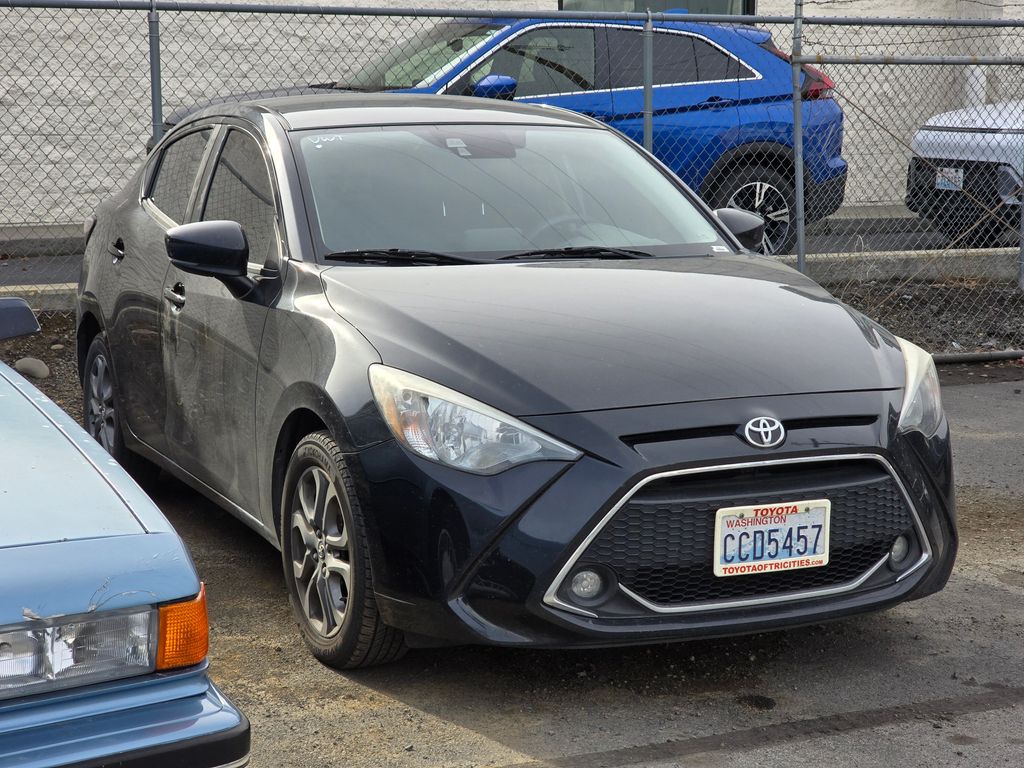 2019 Toyota Yaris L photo 3