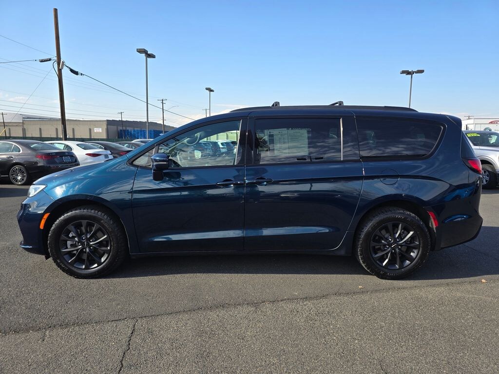 Used 2022 Chrysler Pacifica Touring Minivan/Van