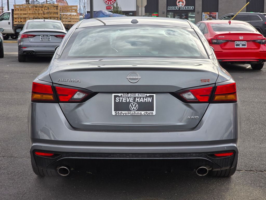 2023 Nissan Altima 2.5 SR photo 2