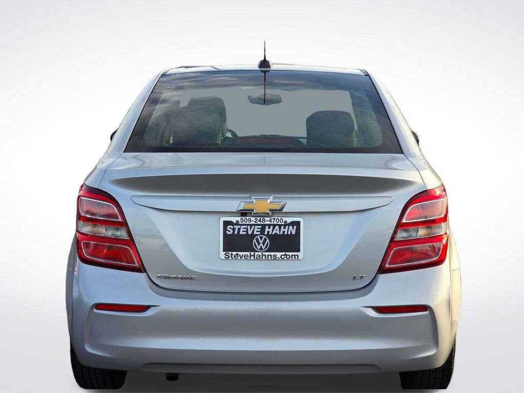 2017 Chevrolet Sonic LT photo 4