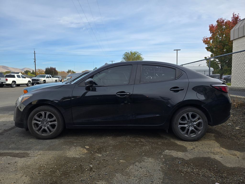 2019 Toyota Yaris L photo 4