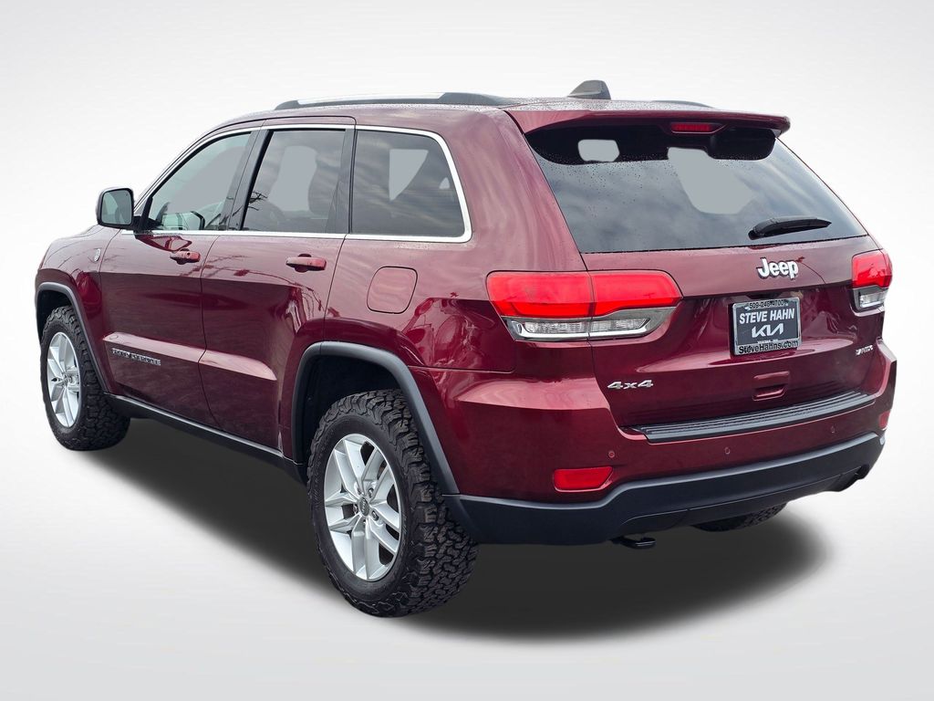 2017 Jeep Grand Cherokee Laredo photo 3