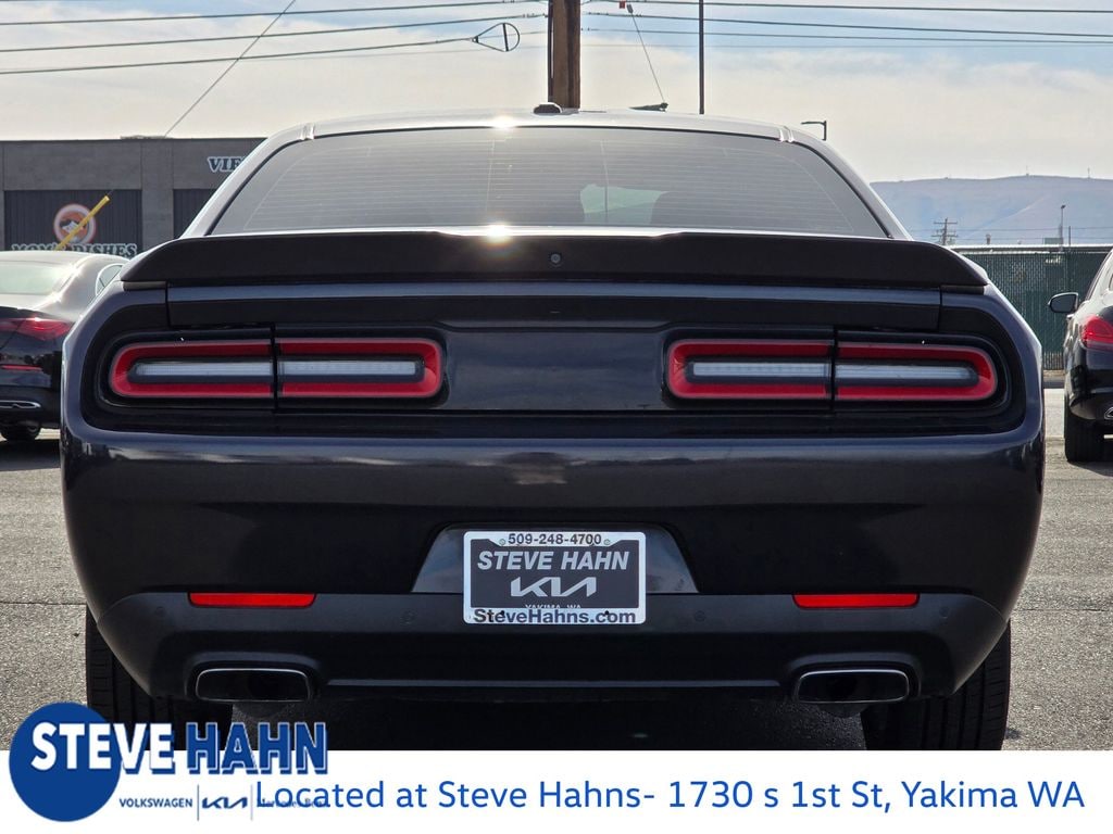 Used 2016 Dodge Challenger SXT Coupe