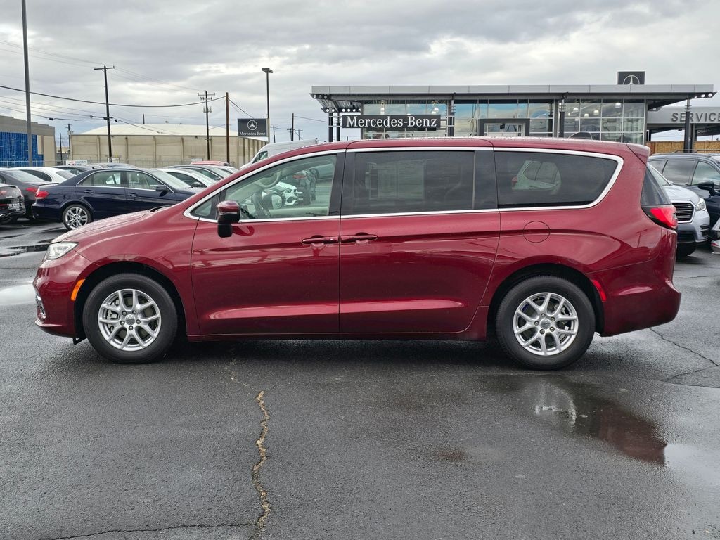 Used 2023 Chrysler Pacifica Touring L Minivan/Van