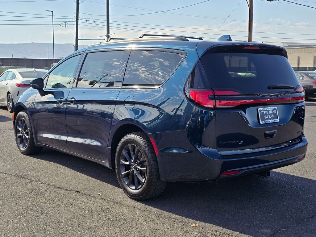 Used 2022 Chrysler Pacifica Touring Minivan/Van