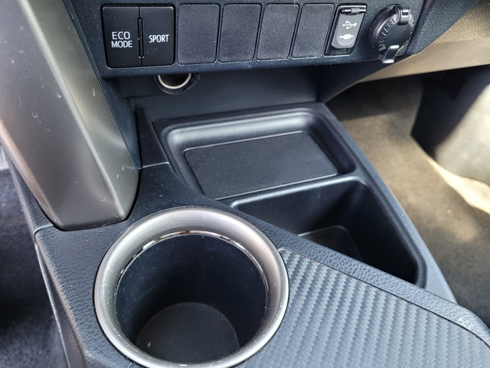 2013 Toyota RAV4 XLE - Photo 17
