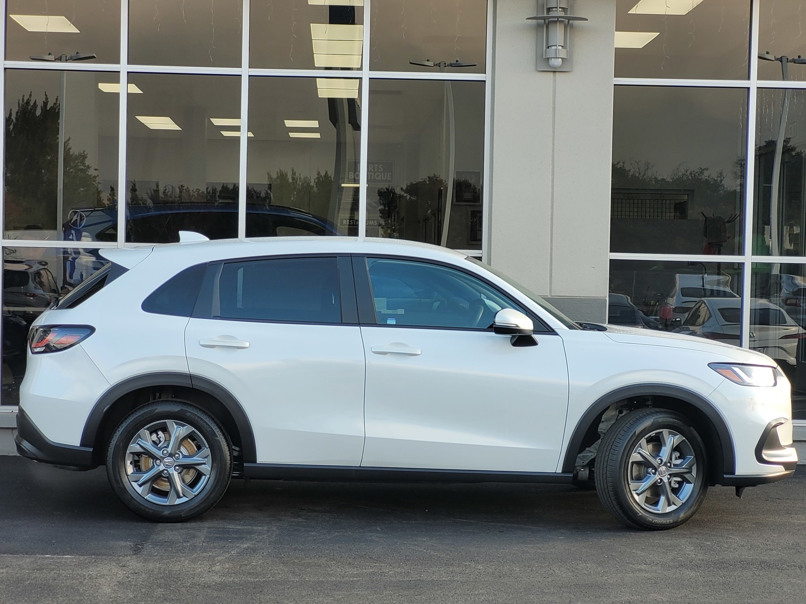 2026 Honda HR-V LX photo 4