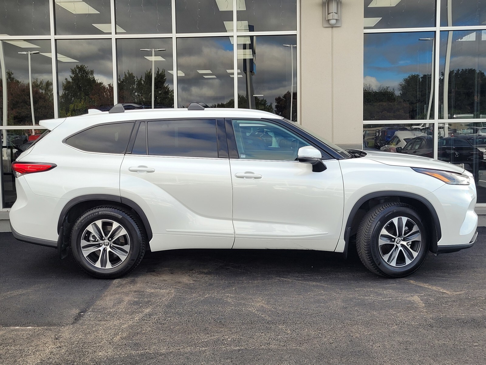 2022 Toyota Highlander XLE photo 3