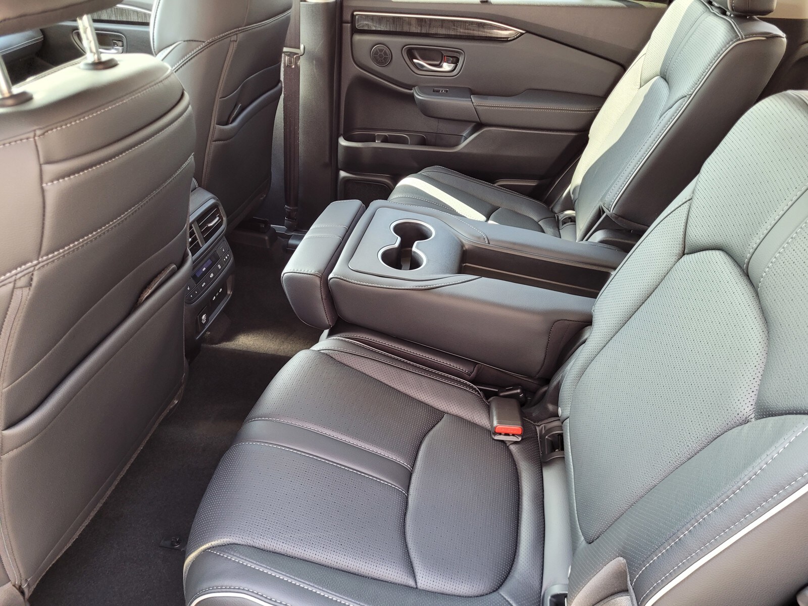 2025 Honda Pilot Elite - Photo 9