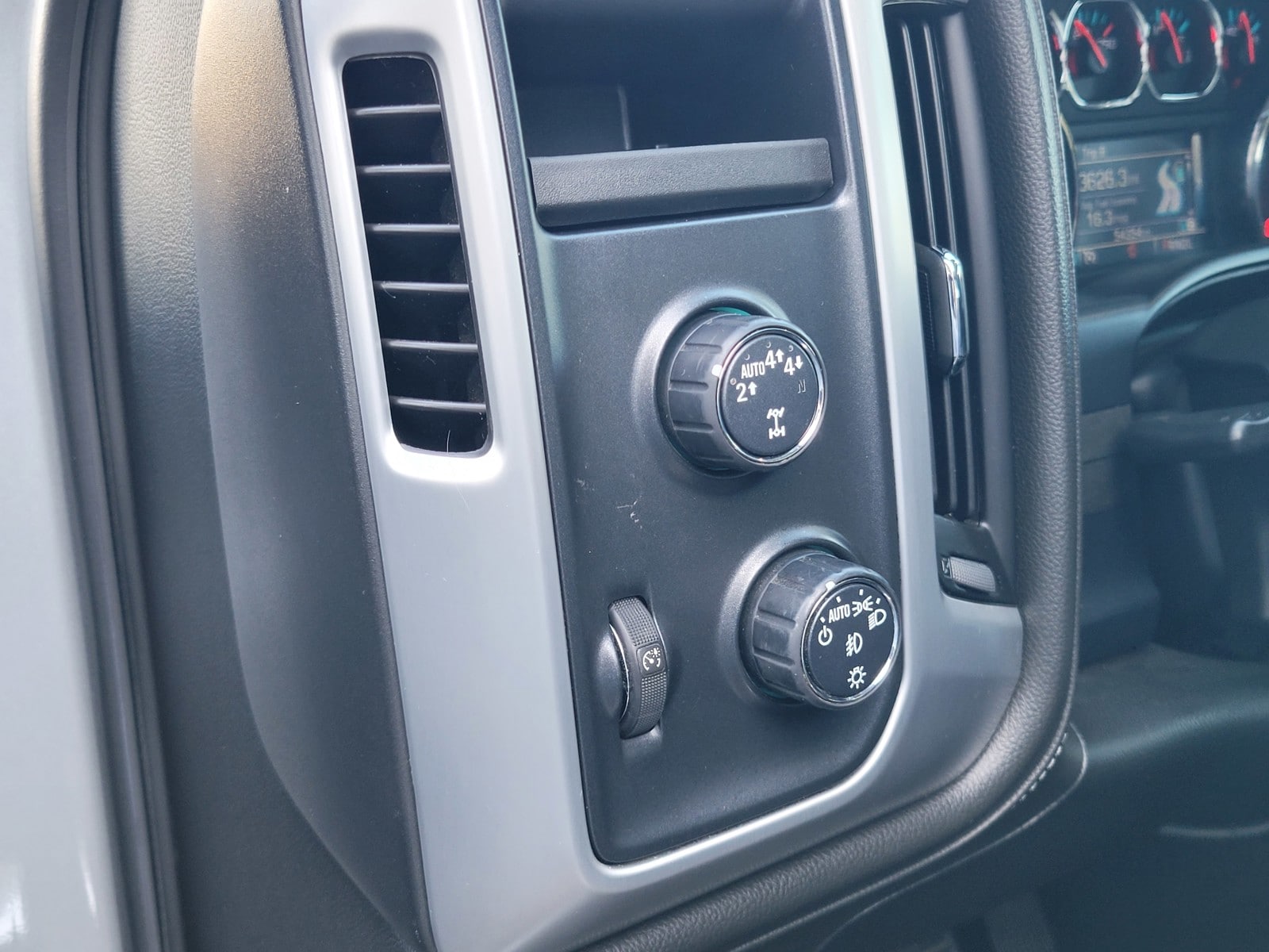 2018 GMC Sierra 1500 SLT - Photo 16