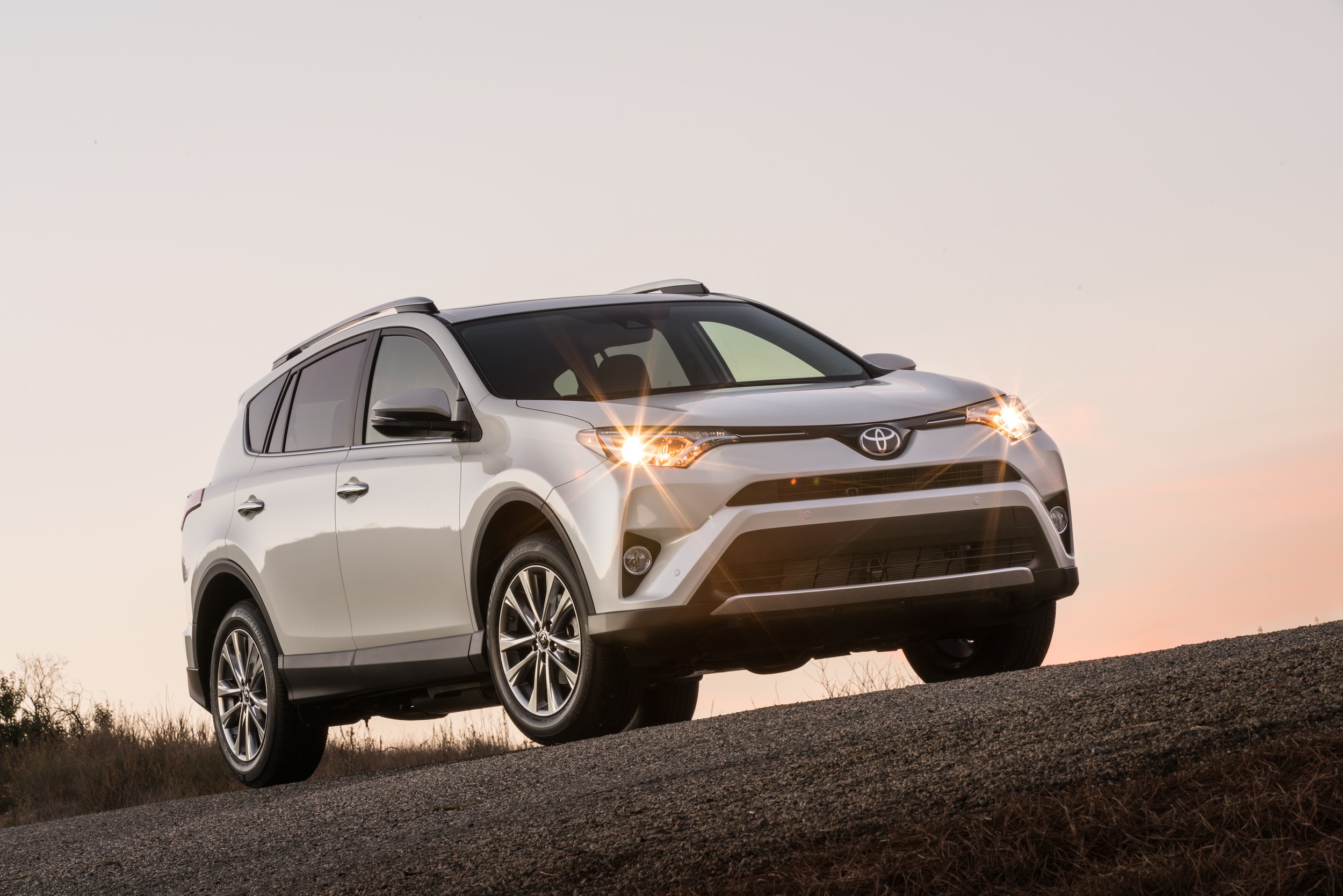 2016_Toyota_RAV4_Limited_07_A3969907C14D712343EFD67B1E23DD15443780FA.jpg