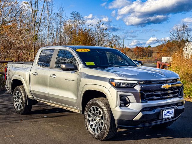 2024 Chevrolet Colorado LT photo 3