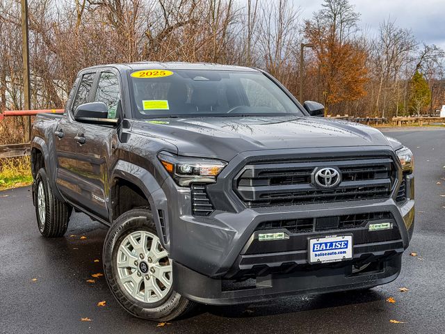 2025 Toyota Tacoma SR5's photo