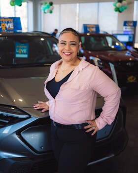 Staff member Lisa Rivas from ID_4d74f2fa1d82