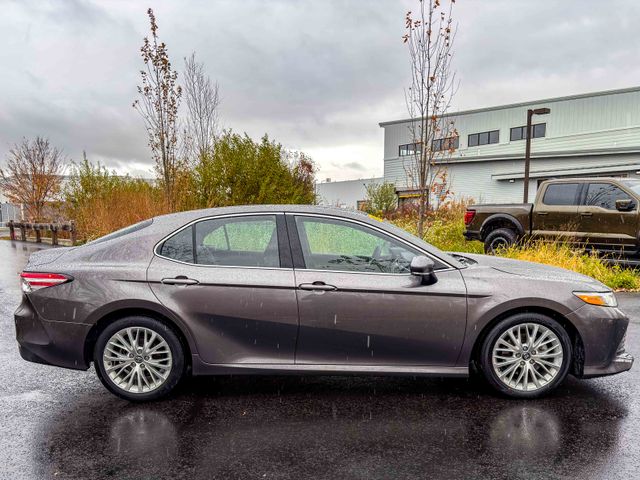 2018 Toyota Camry XLE photo 2