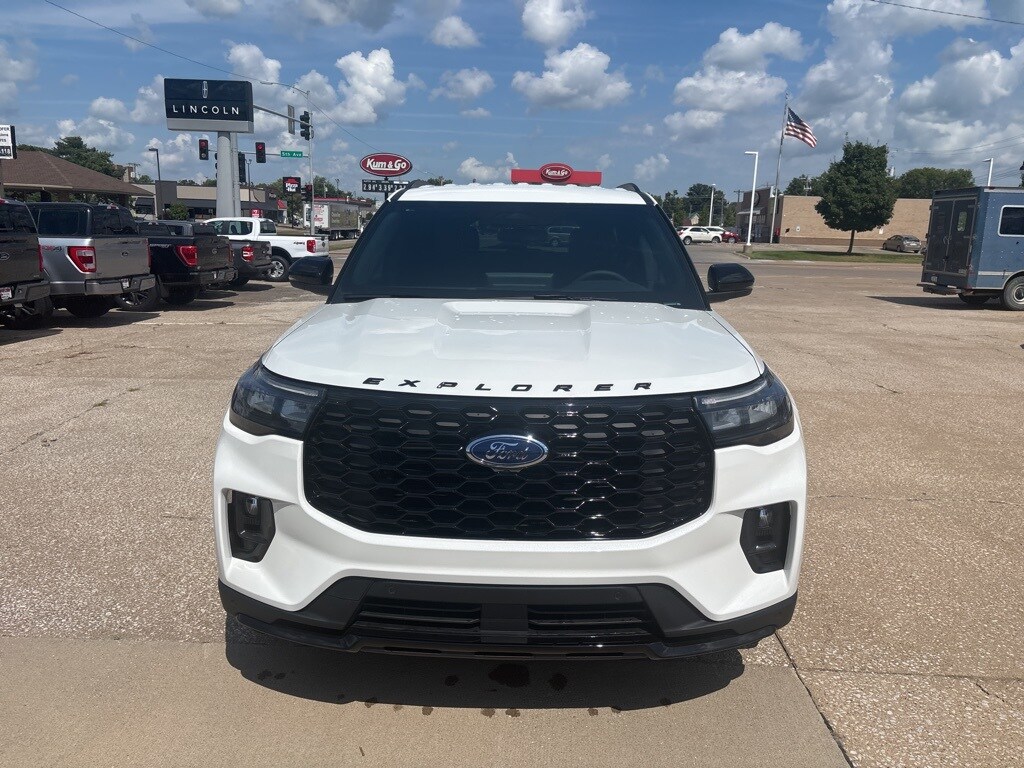 2025 Ford Explorer ST-Line photo 3