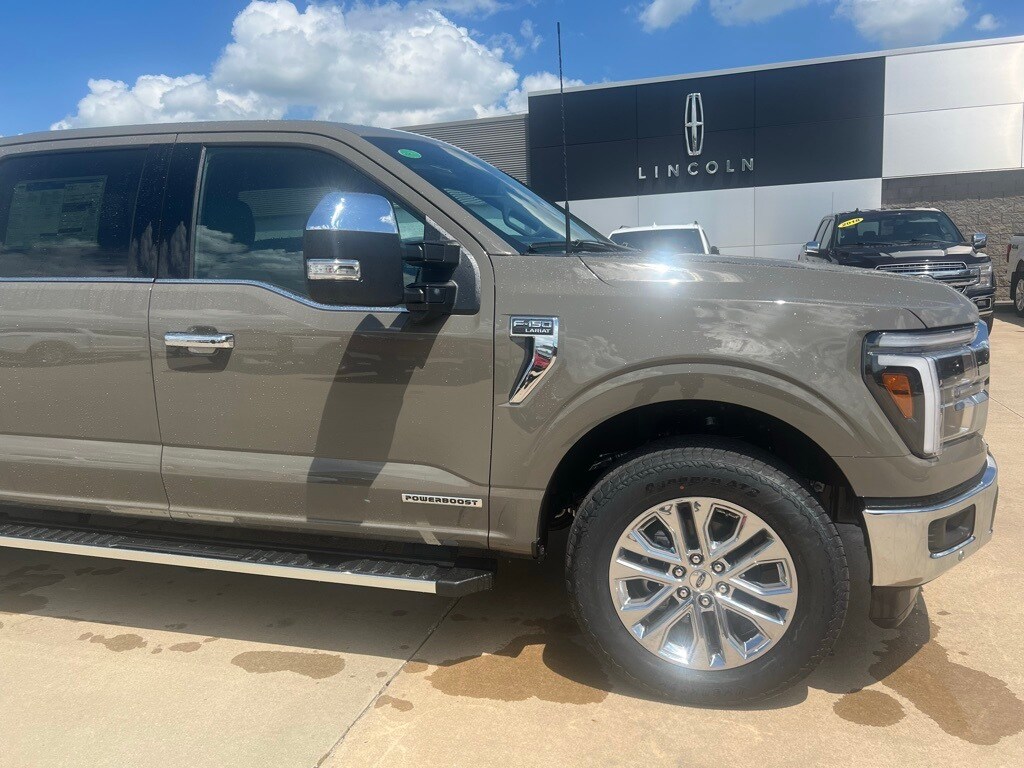 2025 Ford F-150 Lariat photo 3