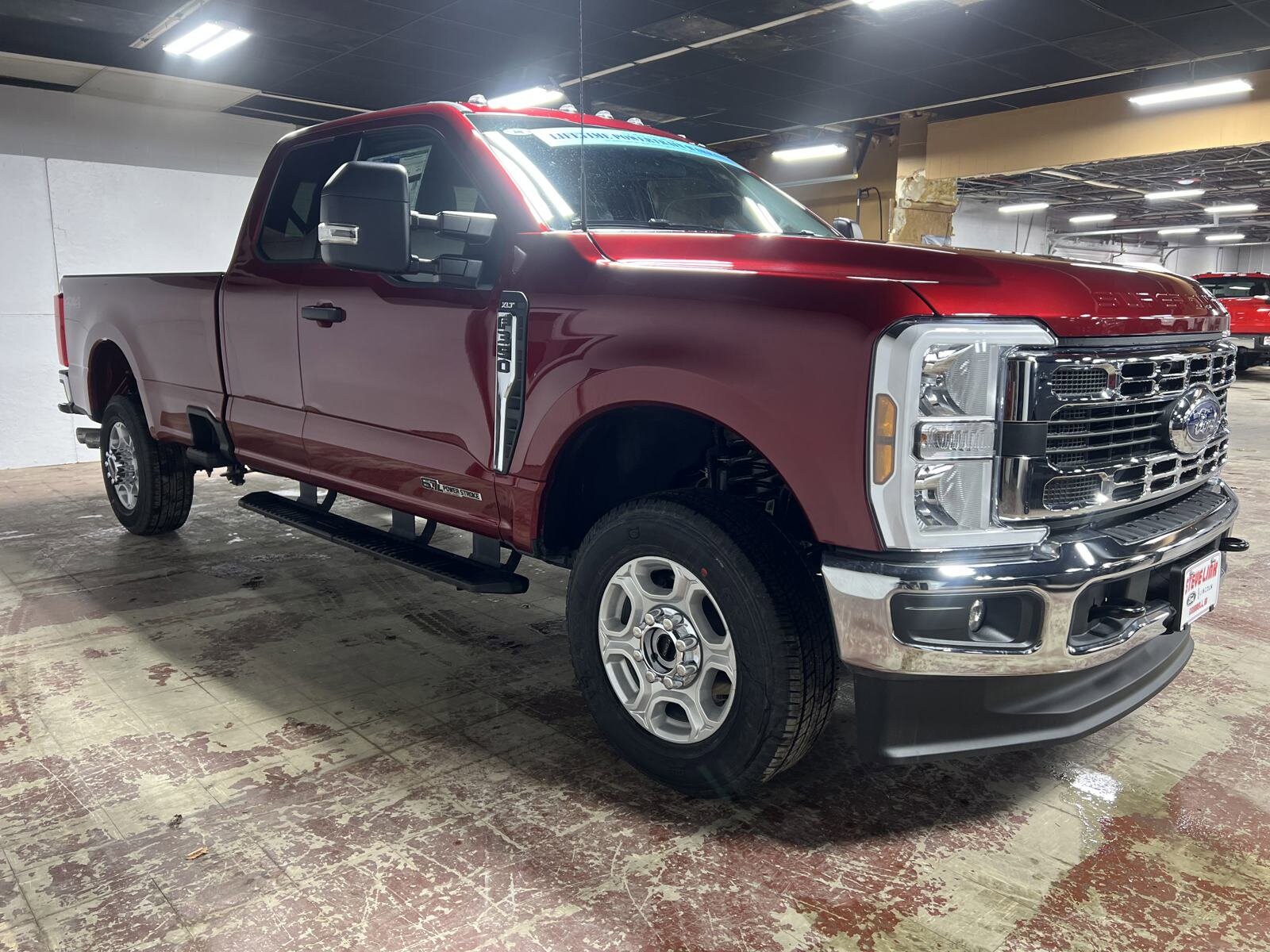 2025 Ford F-350 XLT photo 4