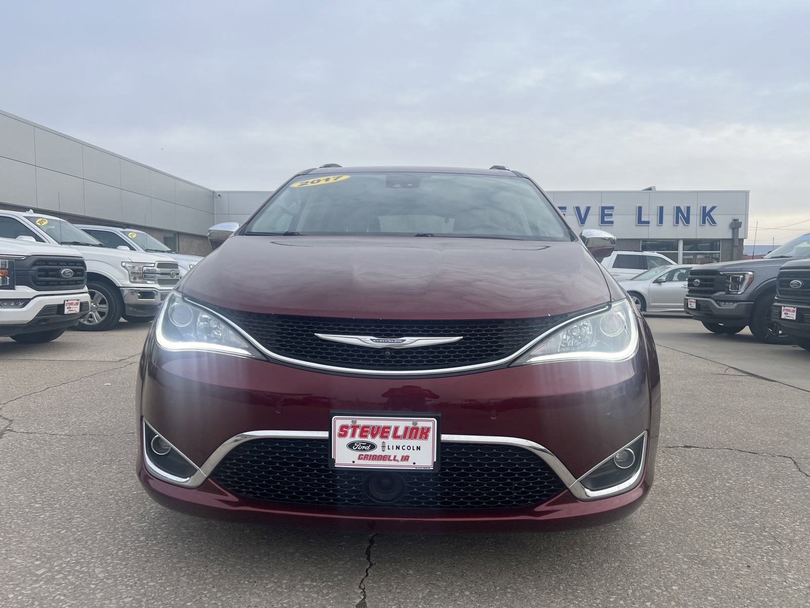 Used 2017 Chrysler Pacifica Limited with VIN 2C4RC1GG6HR620277 for sale in Grinnell, IA