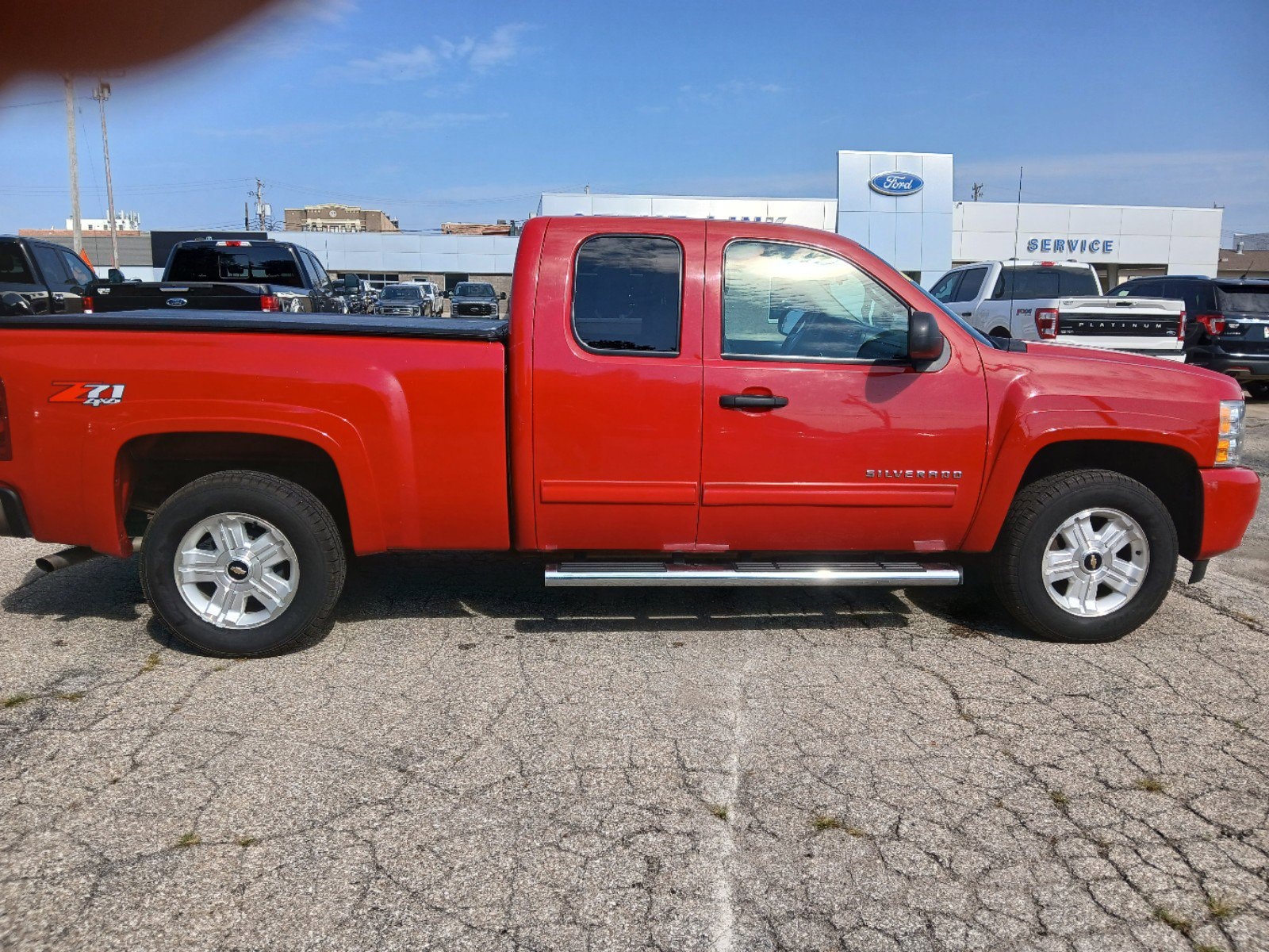 Used 2010 Chevrolet Silverado 1500 LT with VIN 1GCSKSE34AZ143306 for sale in Grinnell, IA