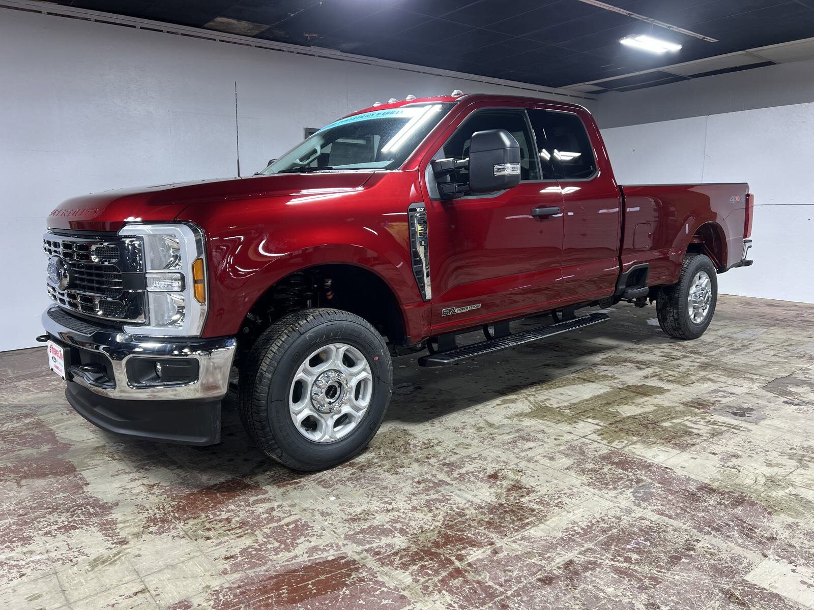 2025 Ford F-350 XLT photo 2