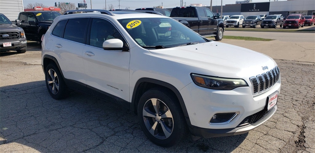 Used 2019 Jeep Cherokee Limited with VIN 1C4PJMDX2KD134790 for sale in Grinnell, IA