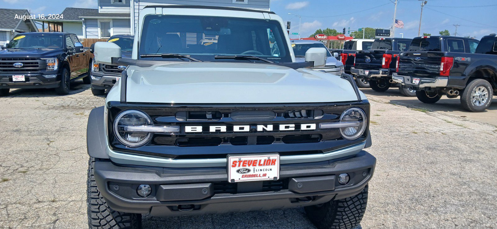 2024 Ford Bronco Outer Banks photo 4
