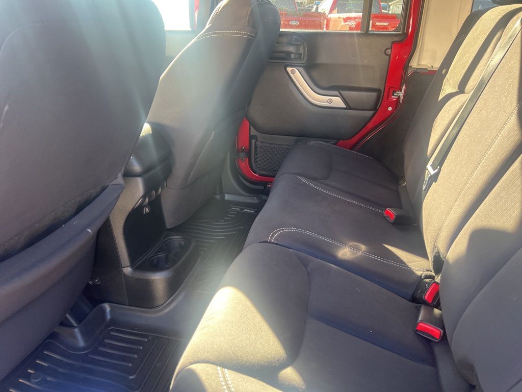 2013 Jeep Wrangler Unlimited Sahara - Photo 10