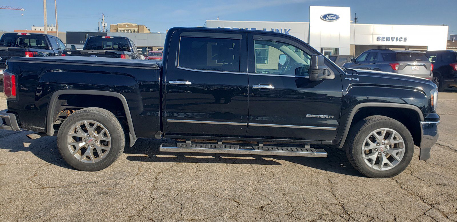 Used 2018 GMC Sierra 1500 SLT with VIN 3GTU2NEC2JG503747 for sale in Grinnell, IA