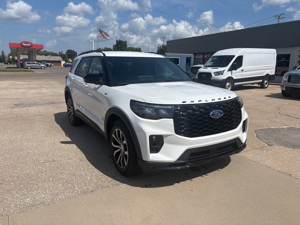 2025 Ford Explorer ST-Line photo 4