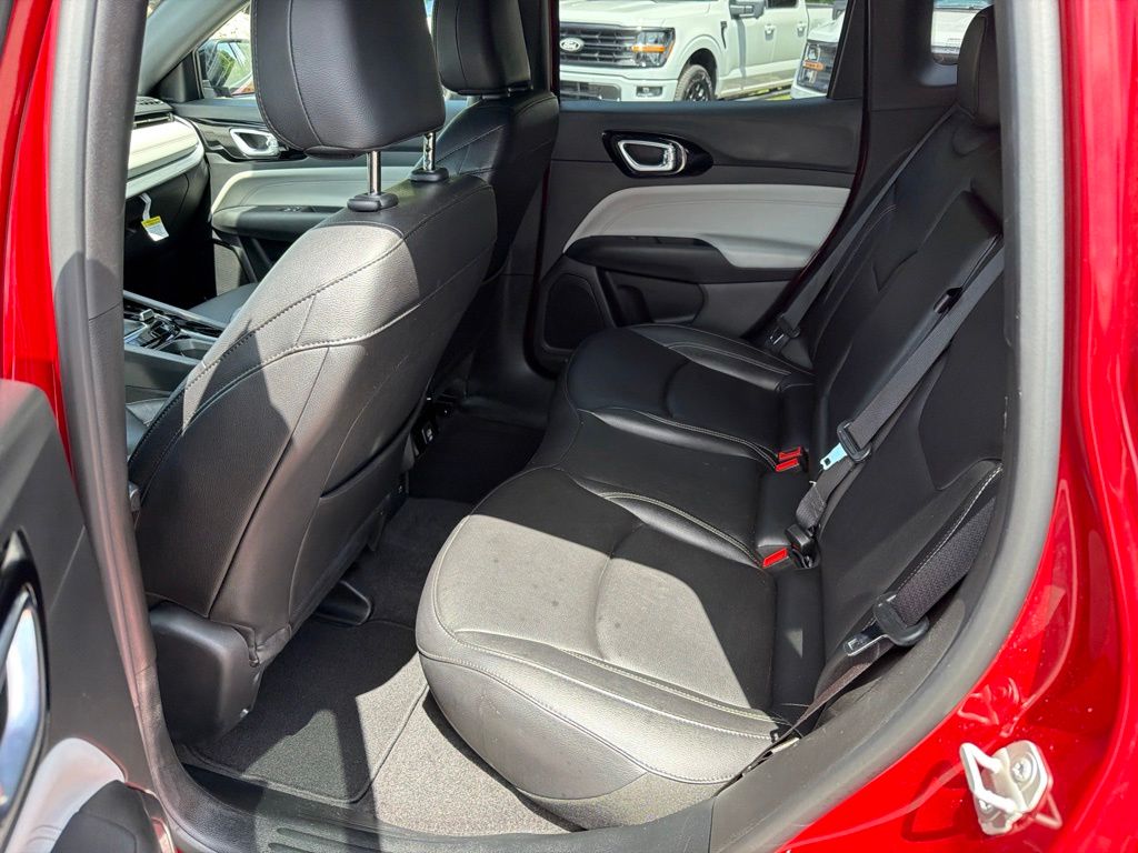 2025 Jeep Compass Limited - Photo 11