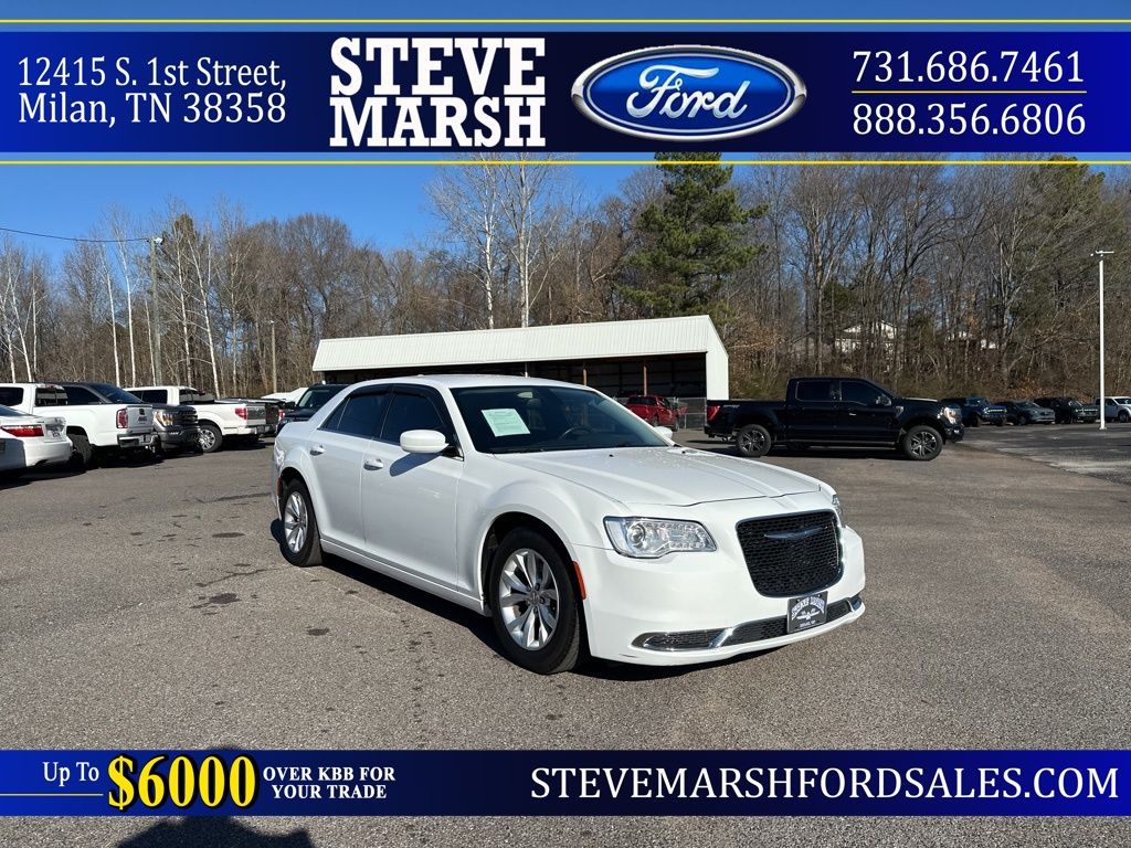 2015 Chrysler 300 Limited's photo