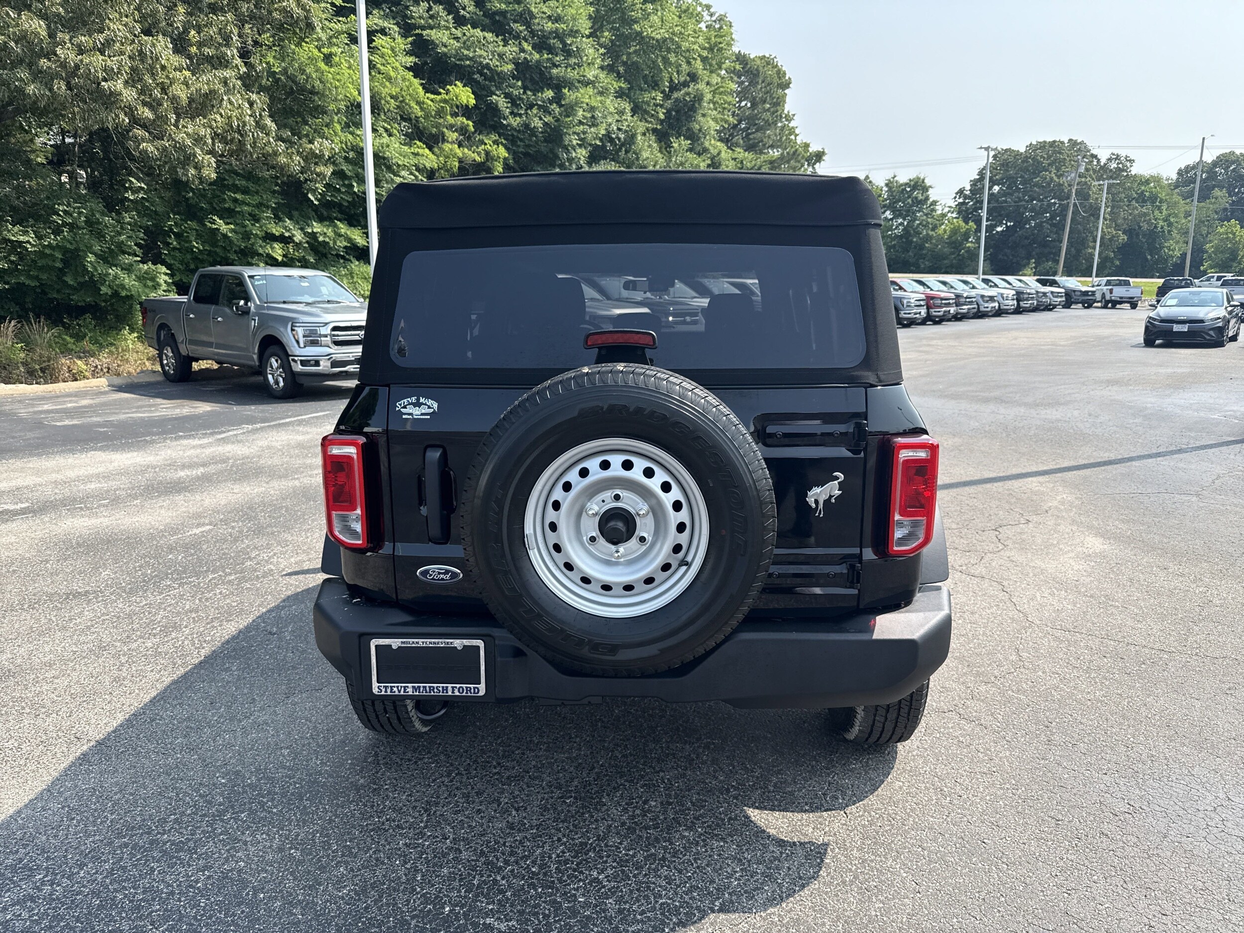 2025 Ford Bronco Base photo 2