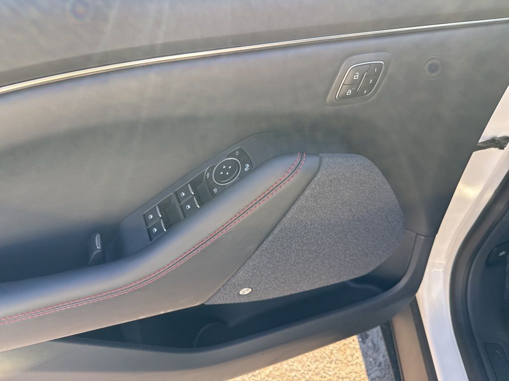 2025 Ford Mustang Mach-E Premium - Photo 15