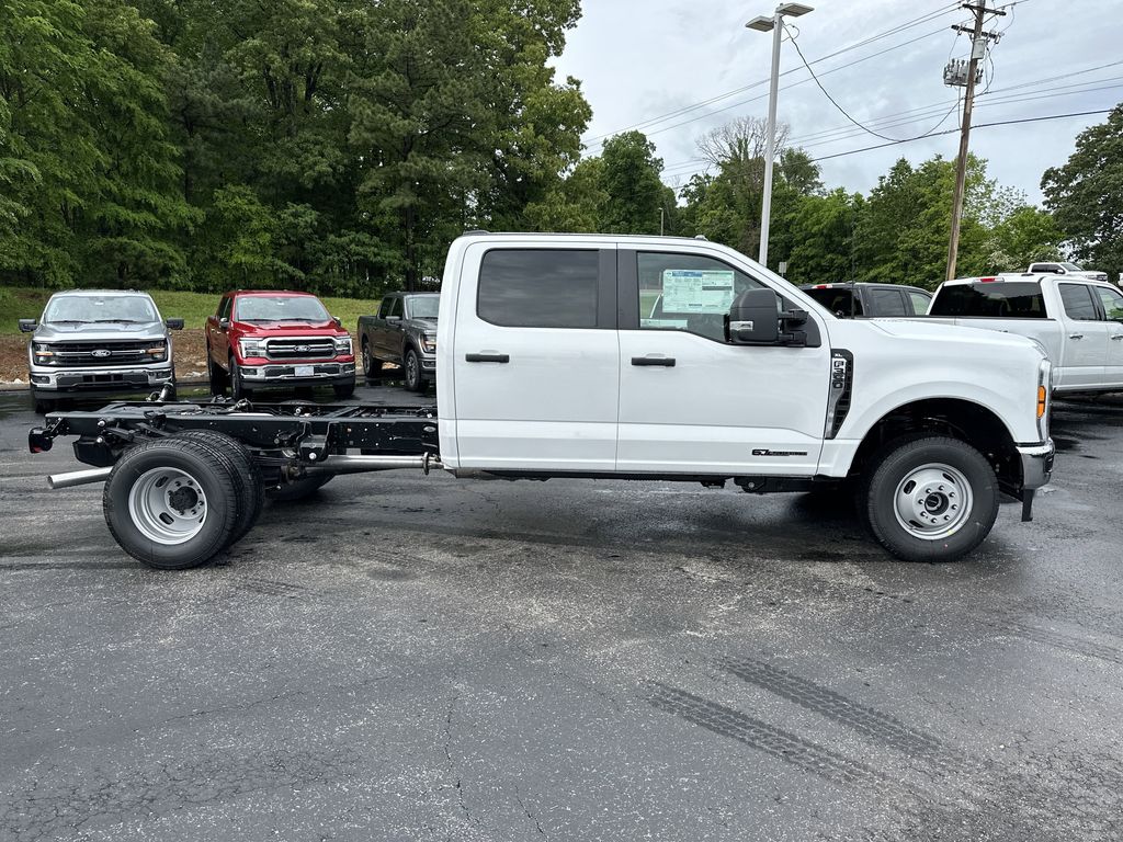 2025 Ford F-350 XL photo 2
