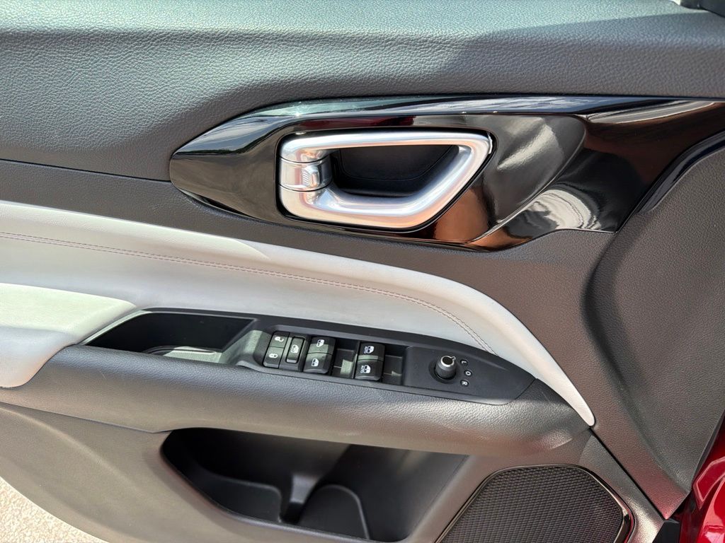 2025 Jeep Compass Limited - Photo 13