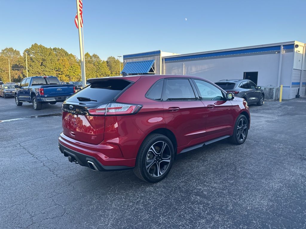 2024 Ford Edge ST photo 3