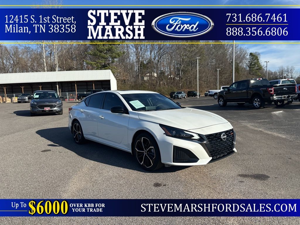 2024 Nissan Altima SR's photo