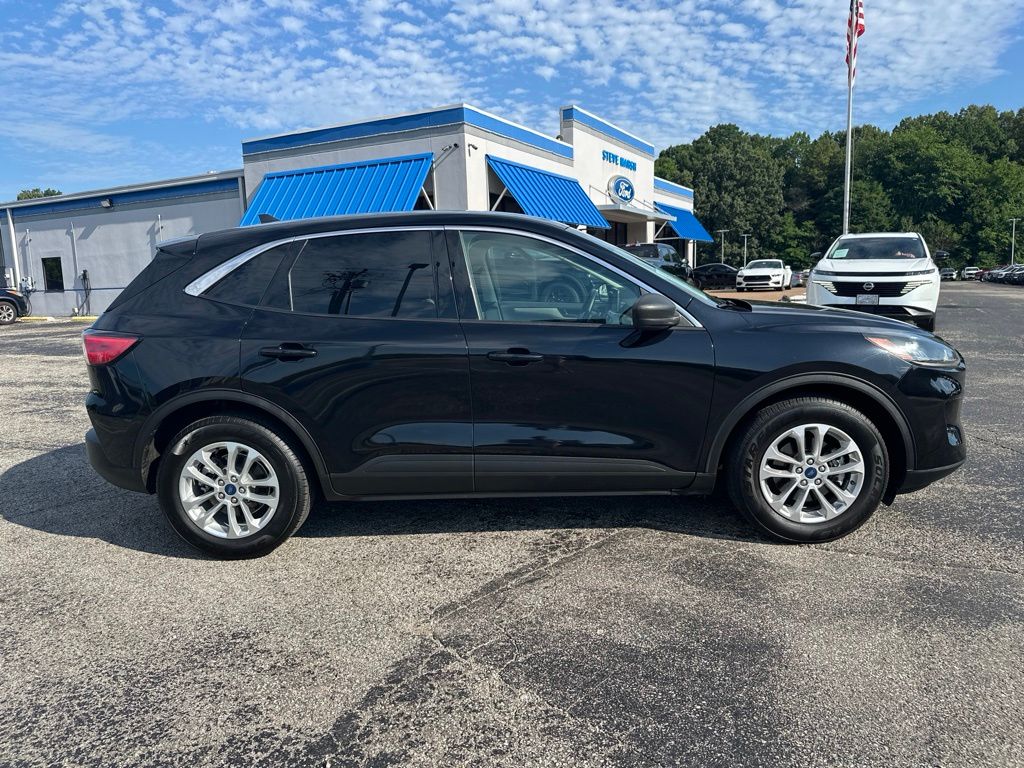 Used 2022 Ford Escape SE with VIN 1FMCU0G62NUB56239 for sale in Milan, TN